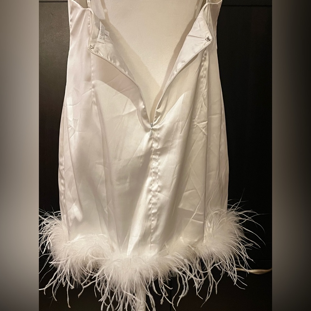 More to Come sexy satin lingerie/ cami. Feather trim. Adjustable straps, white L - Picture 7 of 11